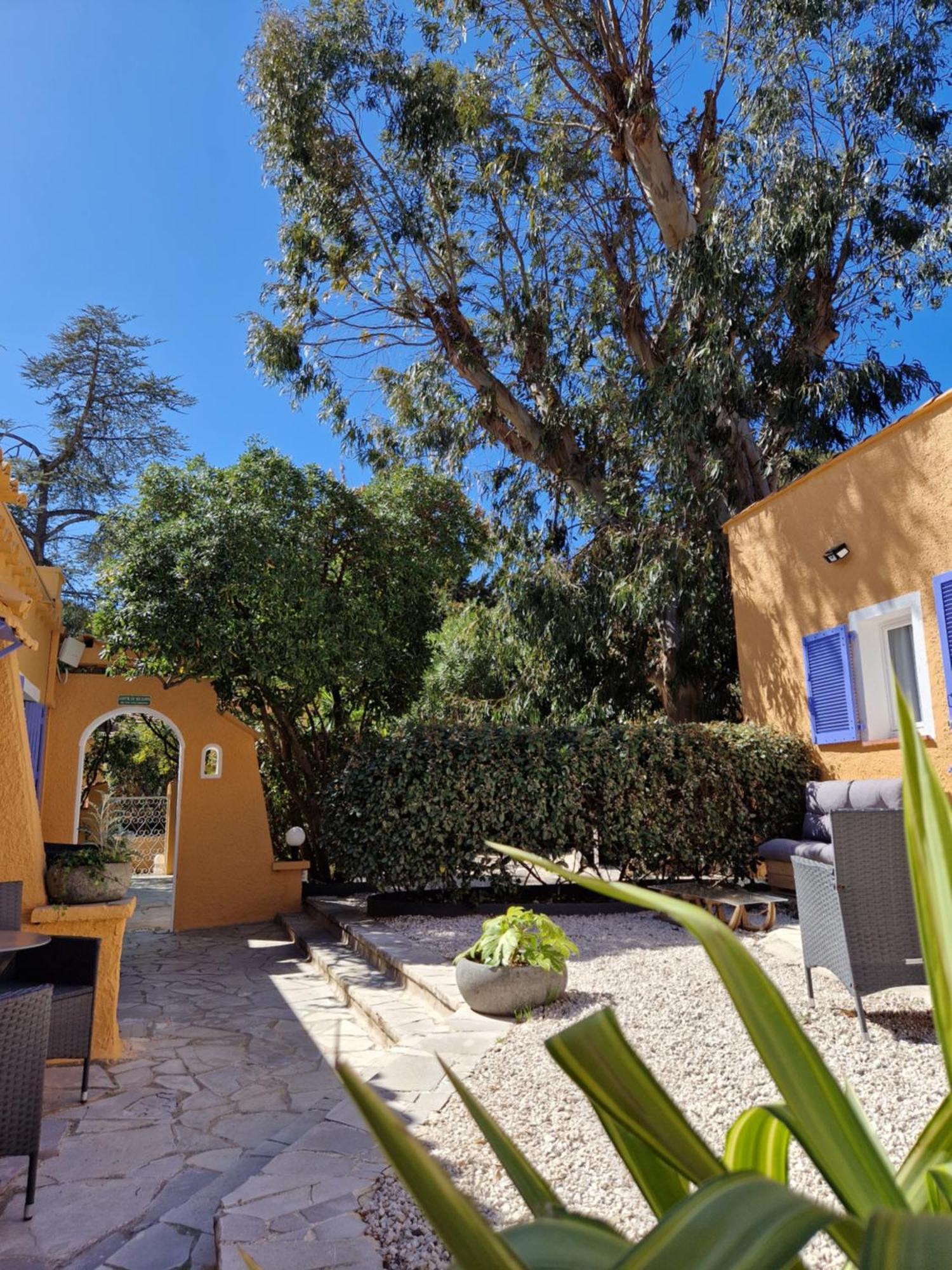 Hotel Le Cosy Saint Aygulf Exterior foto